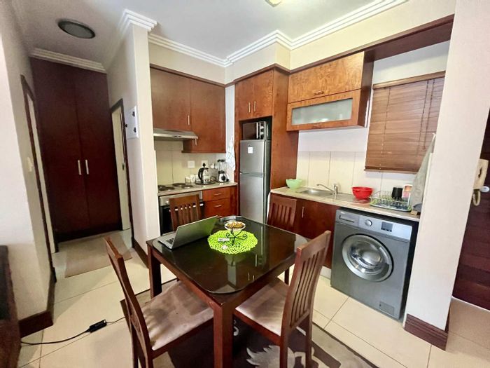 For Sale: 1-Bedroom Apartment in Umhlanga Ridge, near Gateway Mall and Beach.
