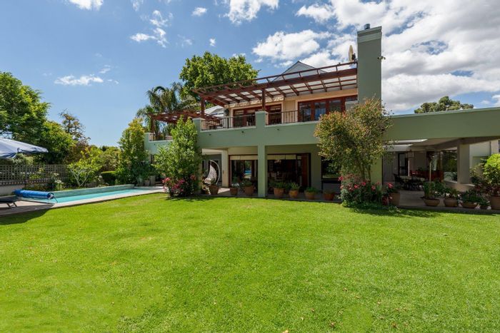 Spacious Constantia House for Sale: Ideal for Families and Generational Living