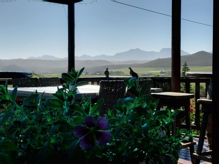For Sale: House in Little Brak River with flatlet, pool, and mountain views.