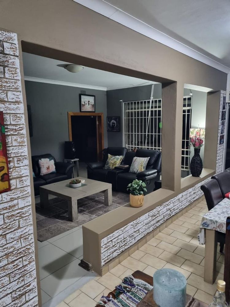 3 Bedroom House in Lakefield To Rent R20,000/month 2207627