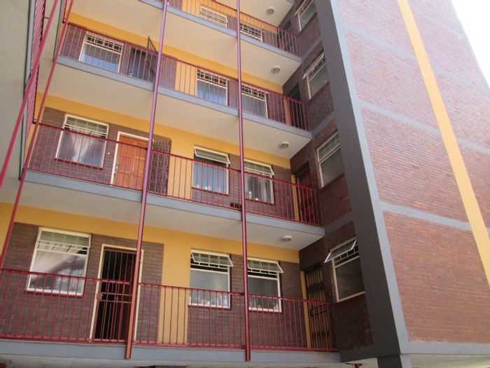 Berea Park Apartment For Sale: One bedroom, parking, near UNISA and shopping.