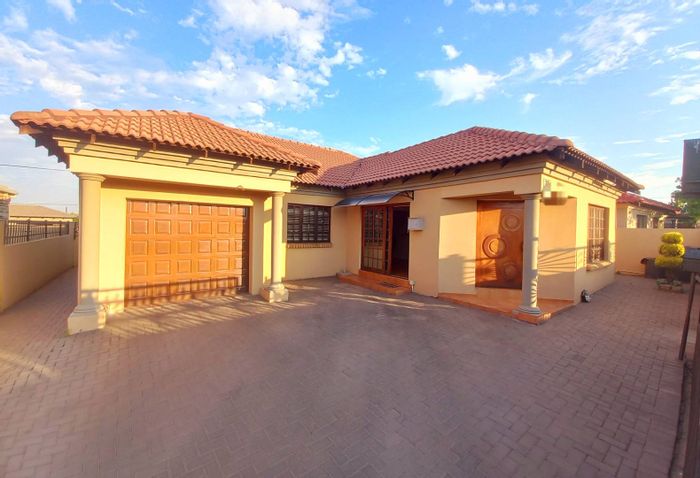 For Sale: House in Atteridgeville with 4 bedrooms, alarm system, and Fibre Wi-Fi.
