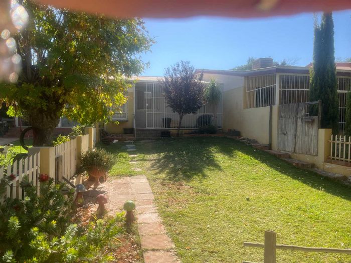 Middelpos Apartment For Sale: 2 Bedrooms, Garage, Garden, Pet Friendly