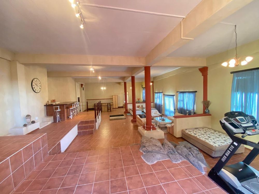 Entertainment/ lounge area