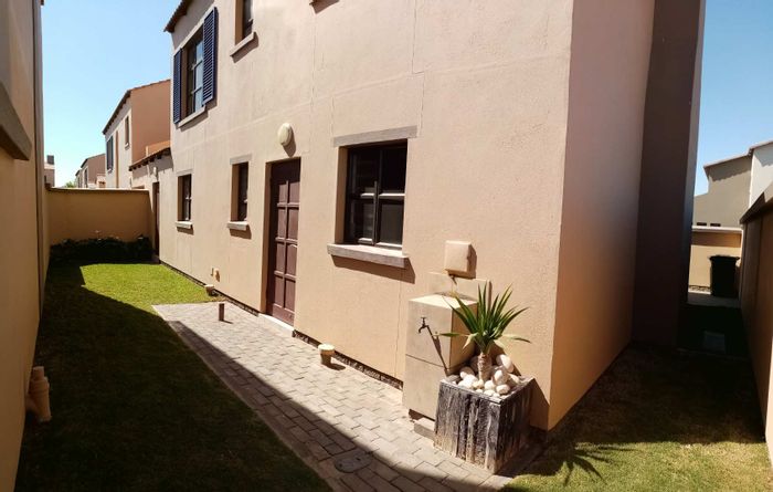 Property #1931916, Townhouse for sale in Fairways Estate