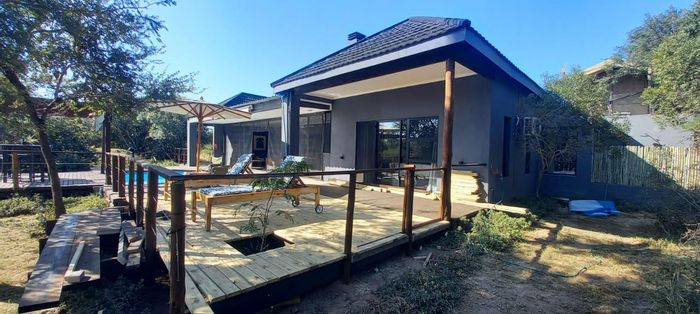 House to Rent in Moditlo Nature Reserve: Pool, wildlife views, solar power, air-conditioning.