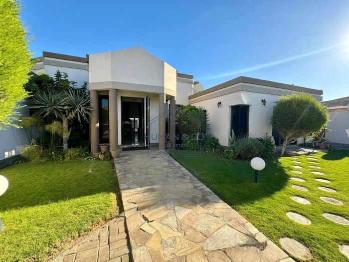 Property #2258417, House For Sale in Fairways Estate