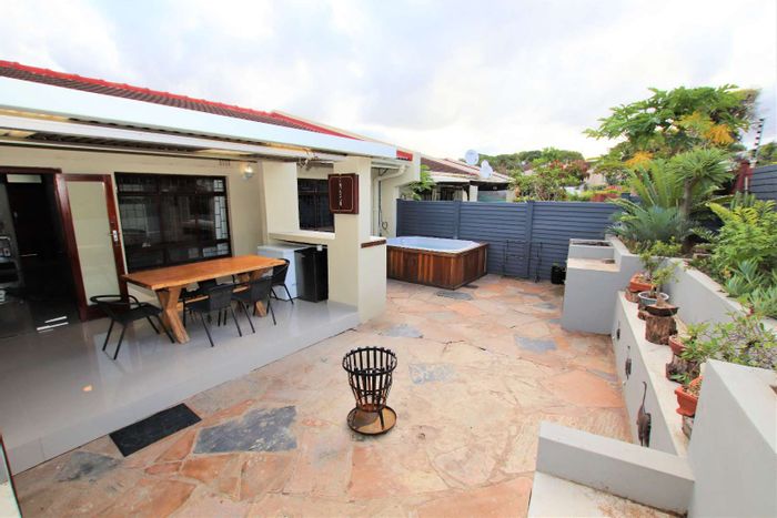 Property #2004866, Townhouse sold in Durban North Central
