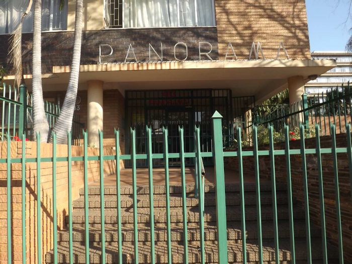 Bachelor Apartment To Rent in Sunnyside with pool, transport access, and amenities nearby.