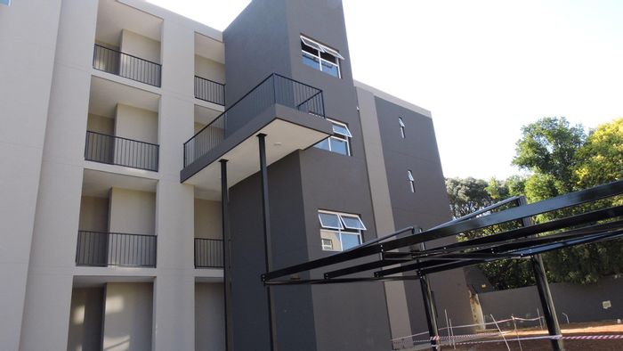 Brooklyn Apartment To Rent: 2 beds, ensuites, parking, security, near amenities.
