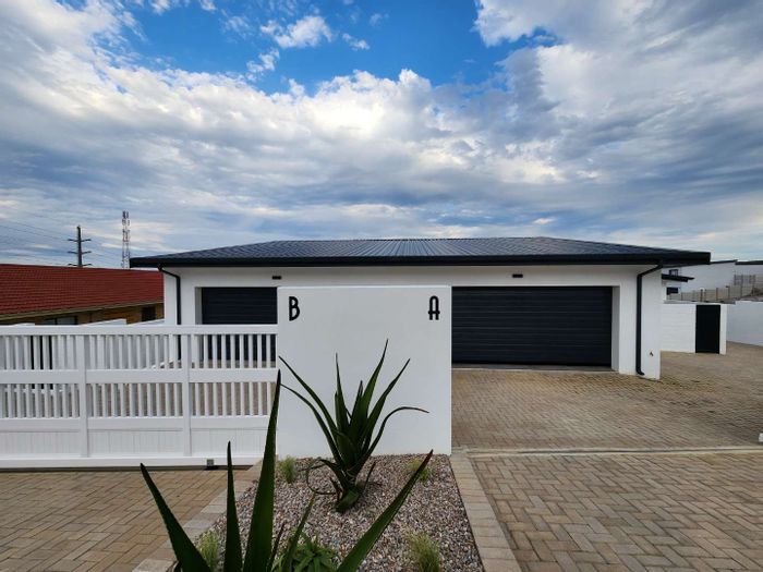 For Sale: House in Seemeeu Park with 3 en-suite bedrooms and double garage.