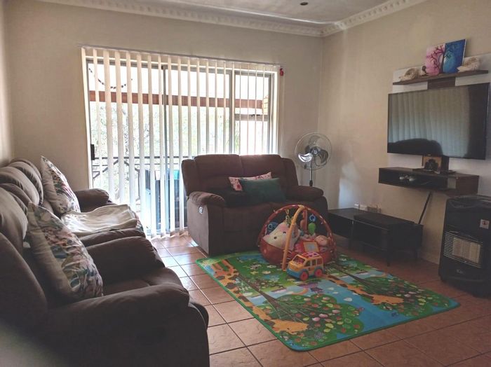 3-Bedroom Townhouse To Rent in Meyersdal, near shopping and parks.