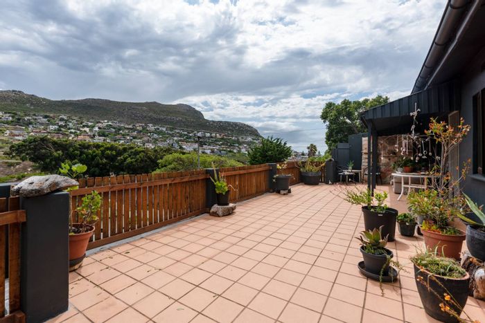 For Sale: House in Glencairn with entertainment balcony, terraced gardens, and development potential.