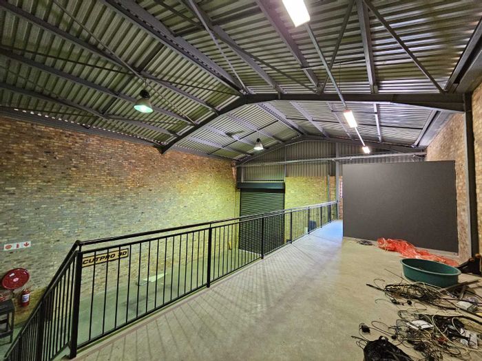 Industrial warehouse to rent in Roodepoort Central with security, parking, and fibre internet.