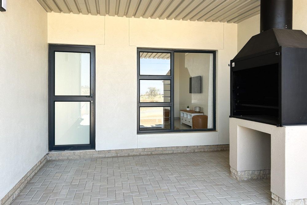 Entertainment area with built-in braai.