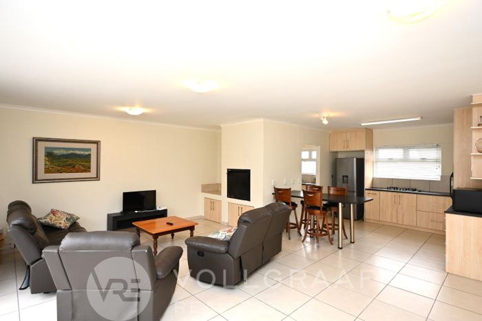 House to Rent in Swakopmund Ext 19: 3 beds, 2 baths, double garage.