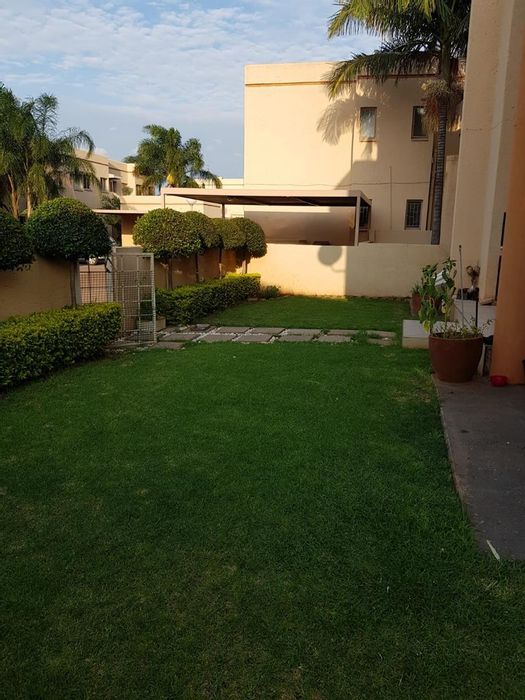 For Sale: 3-Bedroom Townhouse in Magalieskruin with garden, pool, and parking.