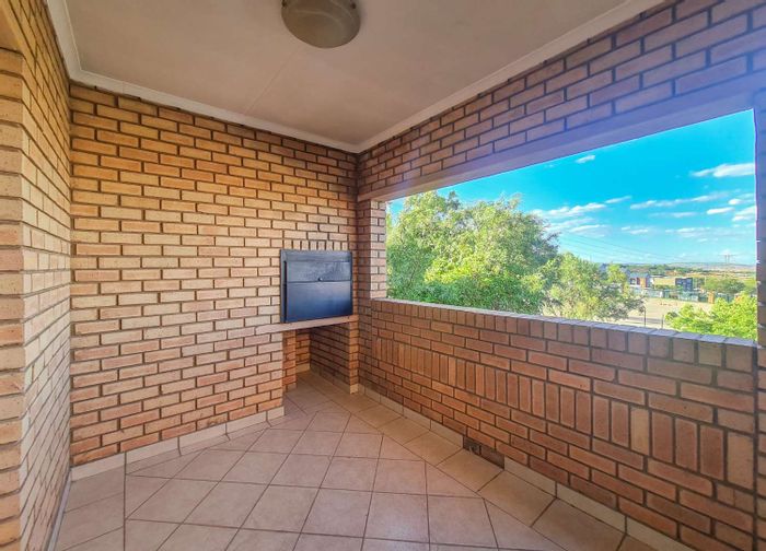 Hazeldean Apartment To Rent: 2 Beds, pool access, built-in braai, secure living.