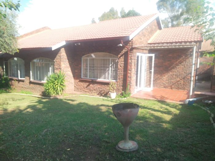 Property #2238754, Townhouse for sale in Buccleuch