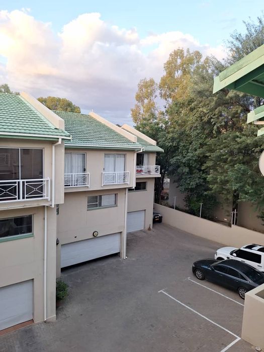 Klein Windhoek Townhouse For Sale: Ideal Location, Modern Amenities, Peaceful Cul-de-sac