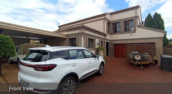 Eldoraigne House For Sale: 3 bedrooms, 3 living areas, balcony, 2 garages.