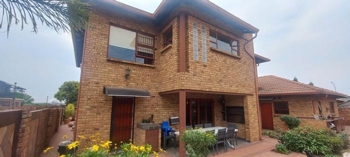Property #2193889, Townhouse rental monthly in Petersfield Ext 1
