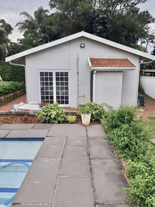 Charming cottage in Broadway, to rent with garden, parking, and utilities included.