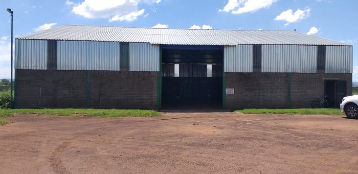 Industrial Factory/Workshop To Rent in Gardenvale with 3 Phase Power and Parking.