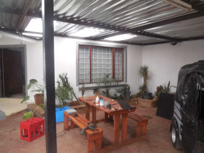 Eersterust Cottage To Rent: 2 Bedrooms, 2 Bathrooms, Large Garden, Free WiFi.
