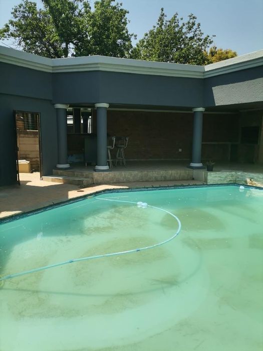 For Sale: Spacious Sunward Park House with gourmet kitchen, large patio, and pool.