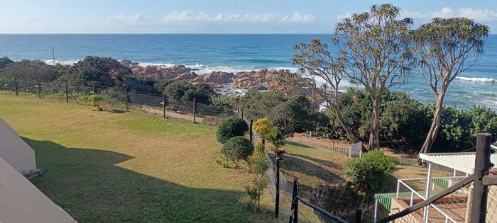 Beachfront Apartment in Margate Central For Sale: Sea views, pool, tennis court, parking.