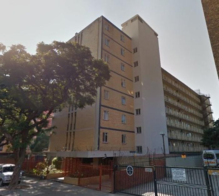 Sunnyside Apartment For Sale: 1.5 bedrooms, secure parking, close to amenities.