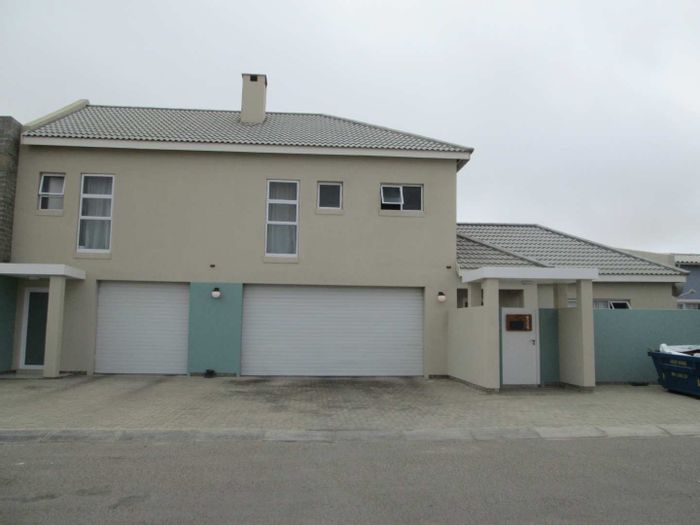 For Sale: Spacious 3-Bedroom House with Flatlet in Swakopmund Ext 15!