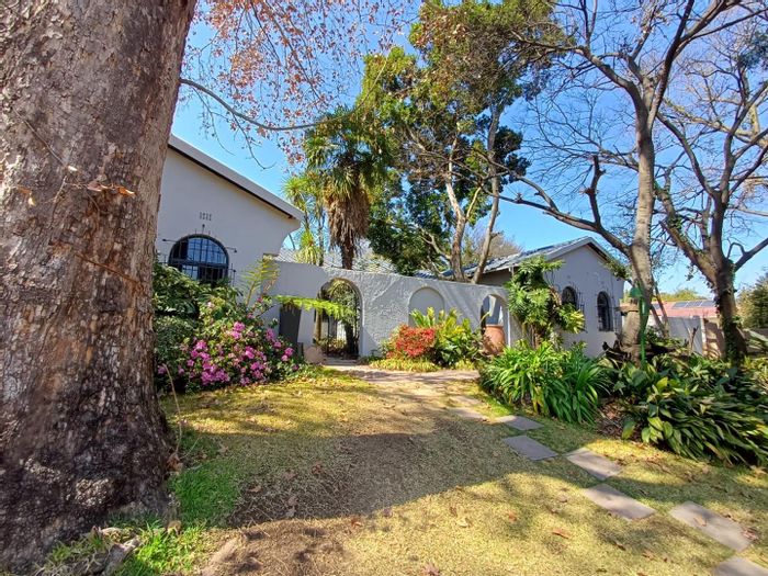 Ferndale Cluster To Rent: 1-bedroom, private garden, communal pool, prepaid electricity.