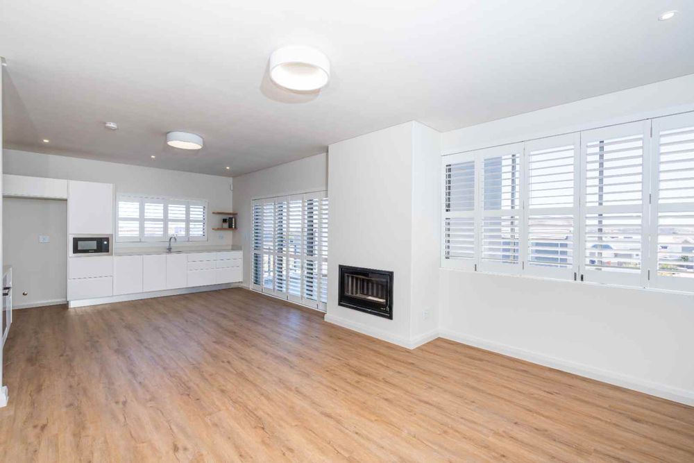 Lounge - dining room with fire place