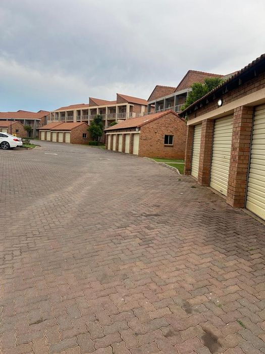 Bachelor apartment in The Orchards for sale, includes pool and security access.