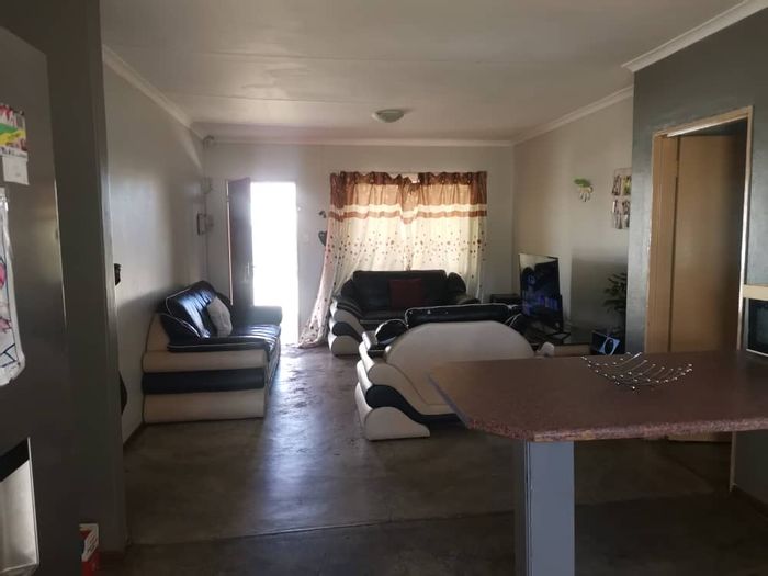 Property #2406998, Townhouse For Sale in Cimbebasia