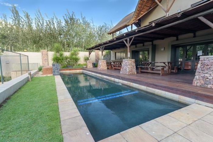 Douglasdale Apartment To Rent: 2 beds, pool access, private patio, secure estate.