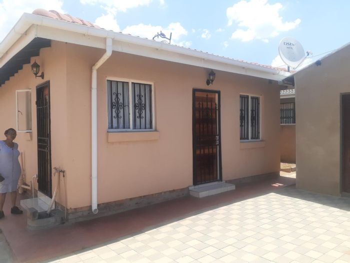 Property #2202320, House rental monthly in Chief A Luthuli Park