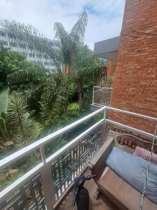 For Sale: 2-bedroom apartment in Port Elizabeth Central, pet-friendly, near amenities.