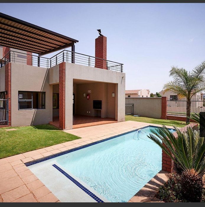 Fourways Gardens Apartment To Rent: 2 beds, secure complex, balcony, near amenities.