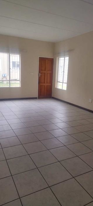For Sale: Apartment in Comet with 2 bedrooms, pool, security, and parking.