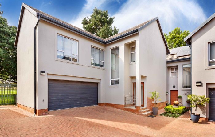 For Sale: House in Moreleta Park with golf course views, 3 bedrooms, and security features.