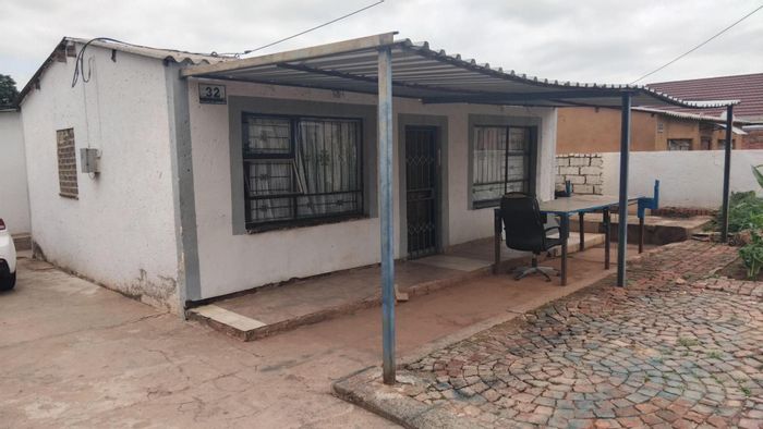 2-Bedroom House For Sale in Saulsville with 5 Outside Rooms and Great Investment Potential.