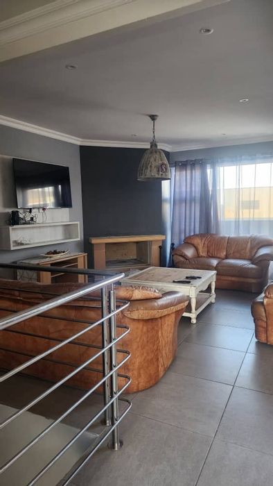 Long Beach Townhouse For Sale: 2 Bedrooms, Sea Views, Garage, Air B&B Ready.