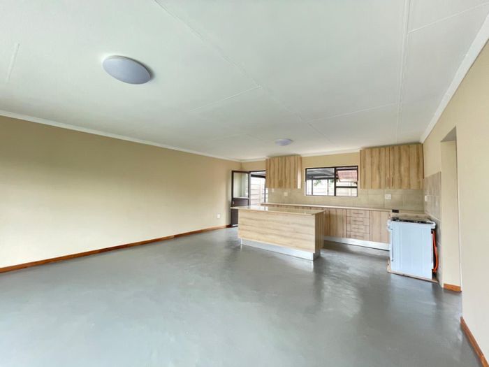 House to Rent in Benoni North AH: 3 beds, garden, pet-friendly, prepaid electricity.