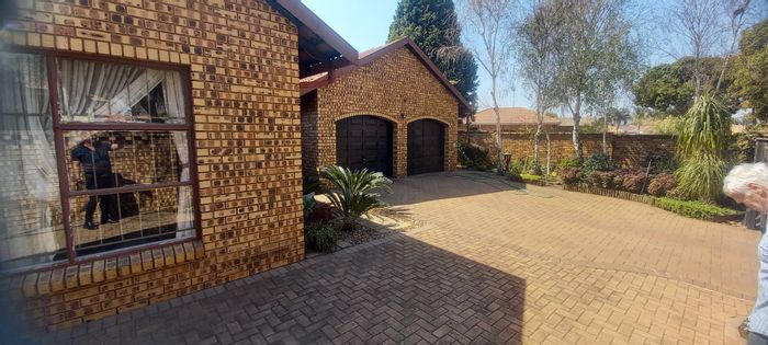 For Sale: House in Sunward Park with spacious living areas, garden, and security features.