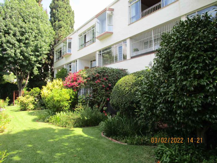 Craighall Apartment To Rent: 1 bed, en suite, air conditioning, secure complex.