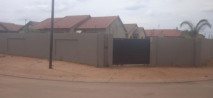 Property #2199203, House for sale in Protea Glen Ext 12