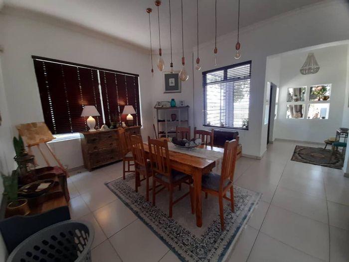 Kleine Kuppe House For Sale: 4 Bedrooms, 2 Bathrooms, Double Garage, Spacious Layout.